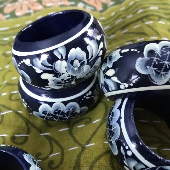 Vintage hand painted wood napkin rings!💙 - Picture 3 of 4